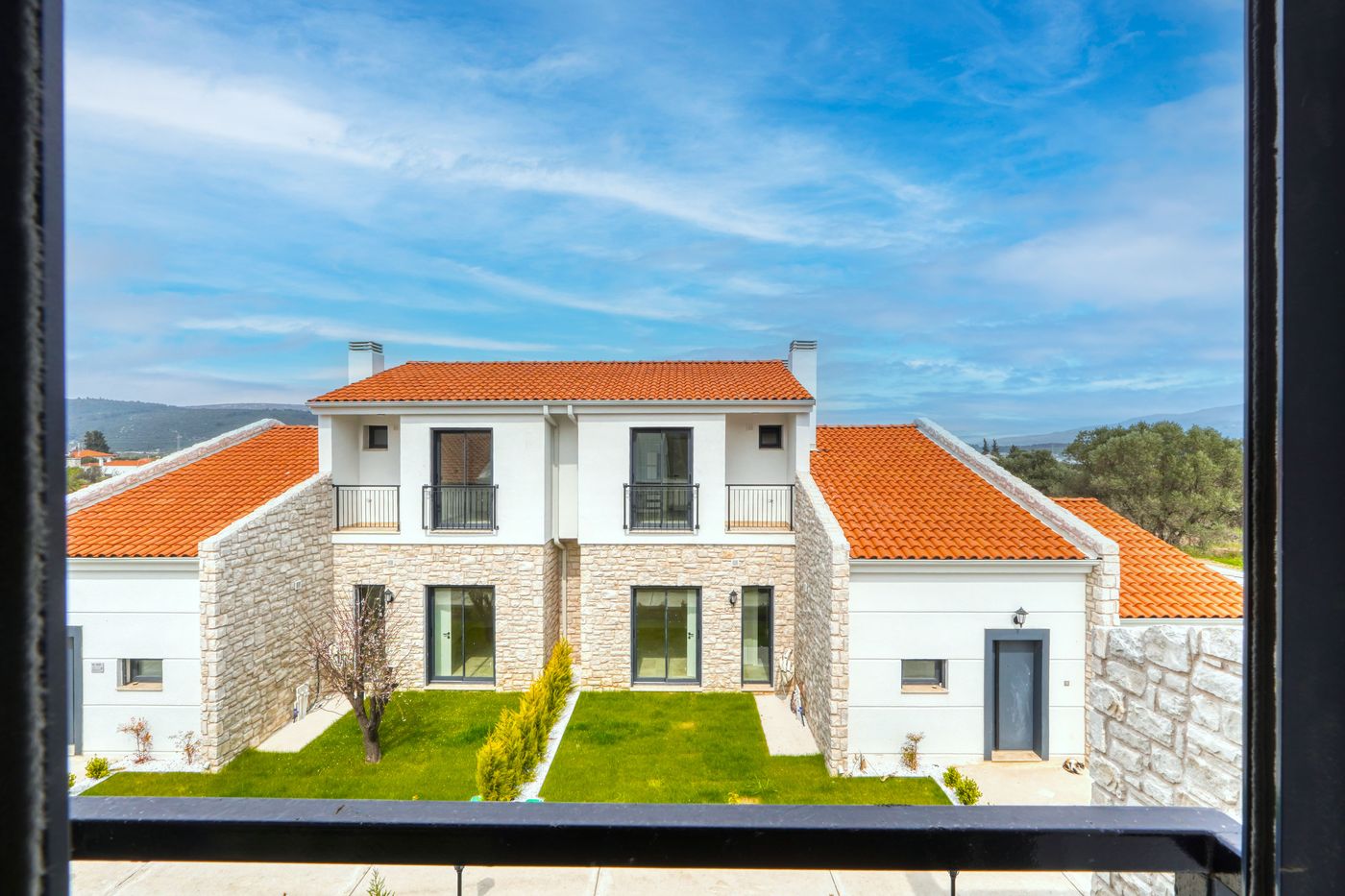 Balkondan villa görünümü